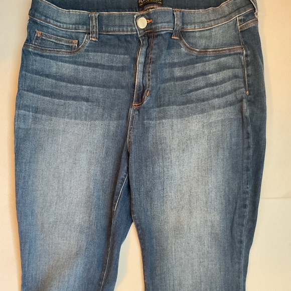 Forever 21 Fringed Bottom Jeans - Picture 3 of 7